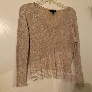 jessica simpson light weight sweater with lace